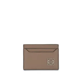 Anagram Plain Cardholder in Pebble Grain Calfskin in Sand